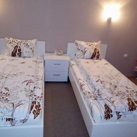 Kafana "Kaj Zoki" Bed & Breakfast Probistip Ngoại thất bức ảnh