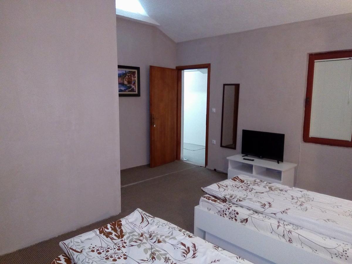 Kafana "Kaj Zoki" Bed & Breakfast Probistip Ngoại thất bức ảnh